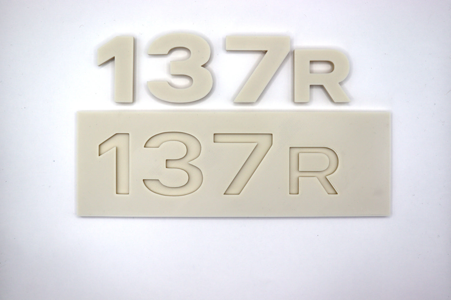 oldskool 137 R bordje