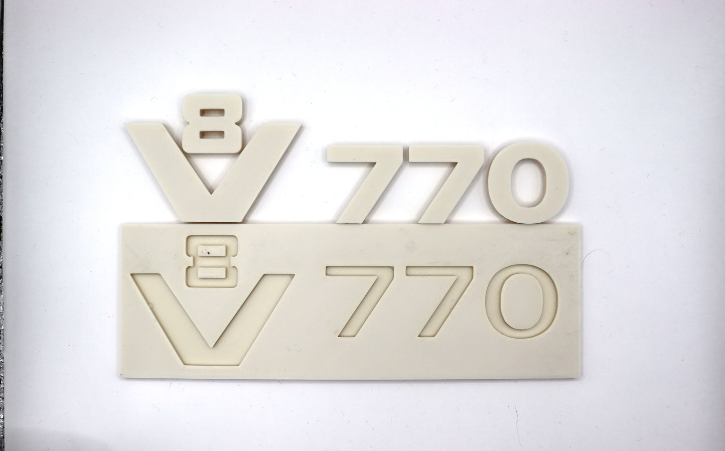 oldskool V8 770 bordje