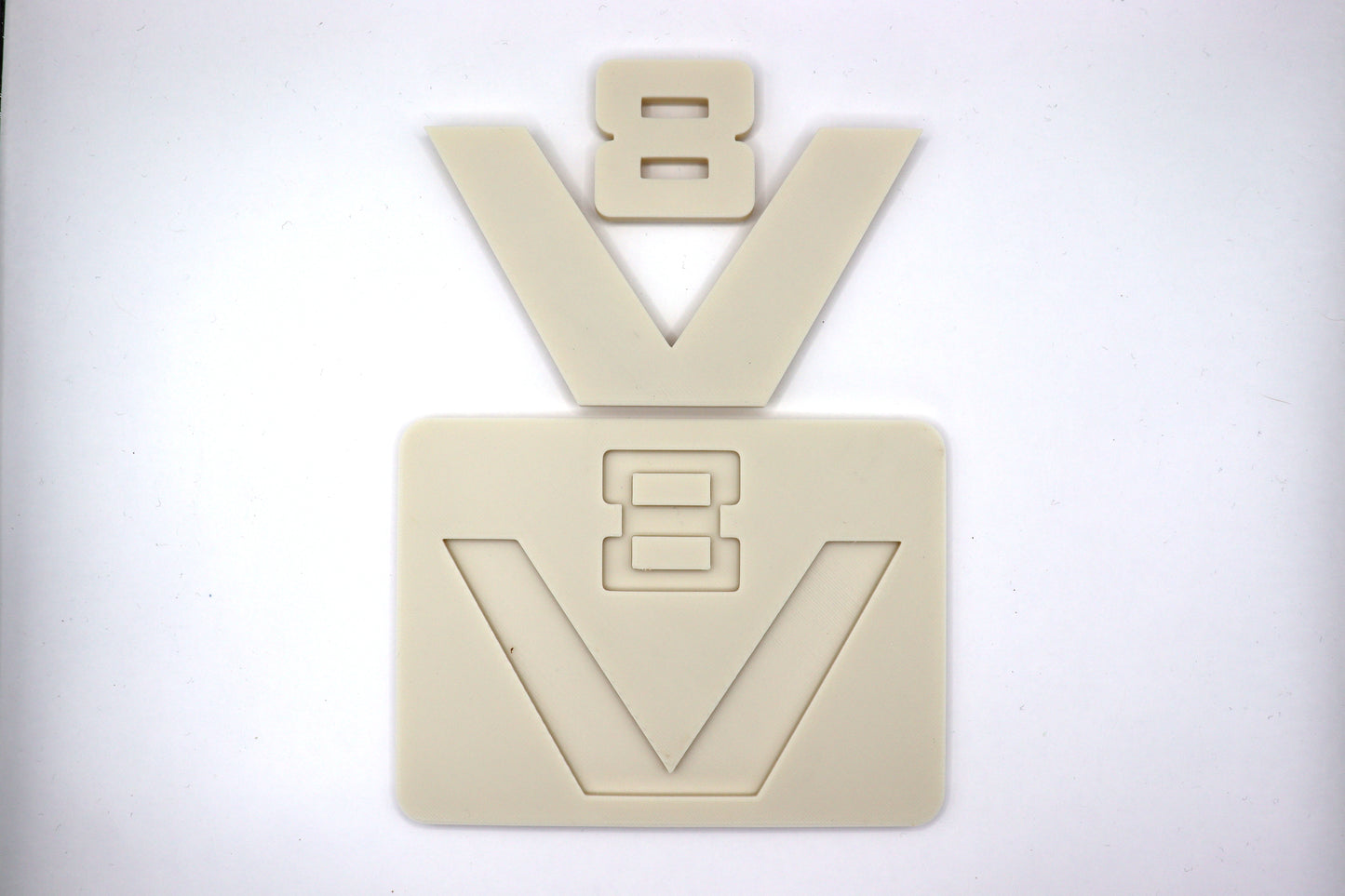 oldskool V8 logo bordje groot